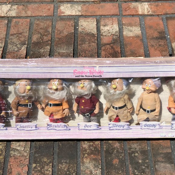 Disney the Seven Dwarfs - Picture 5 of 5